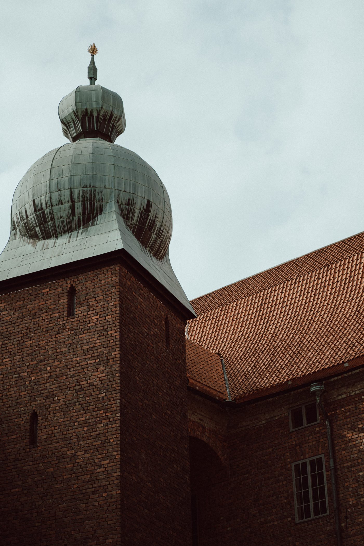 Ett torn på en gammal byggnad