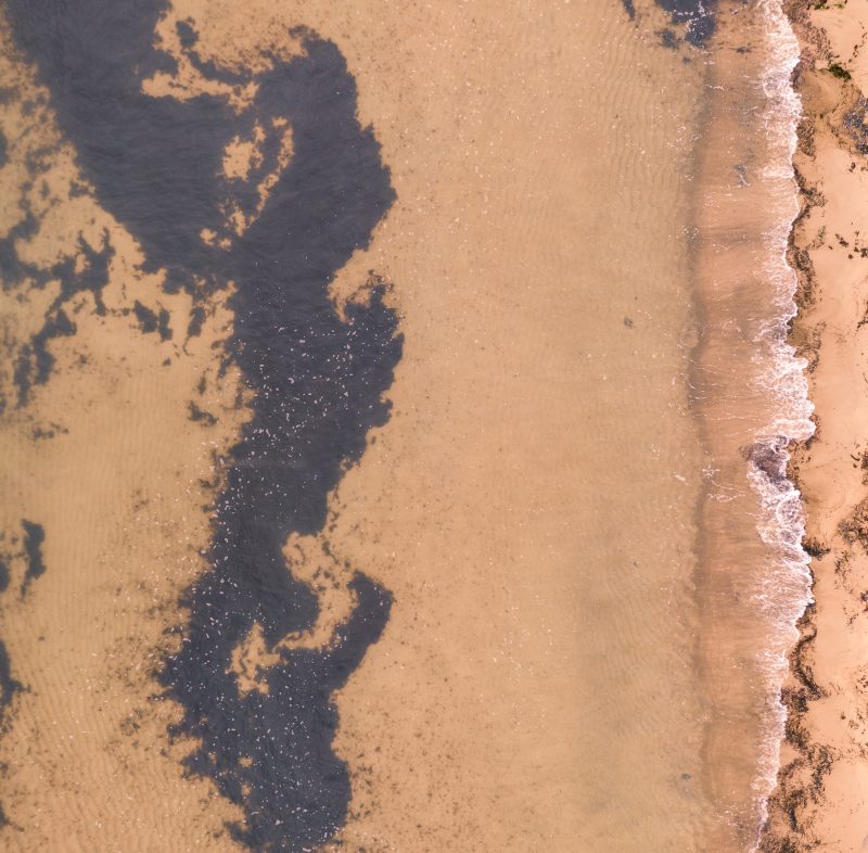 En strand sett från ovan