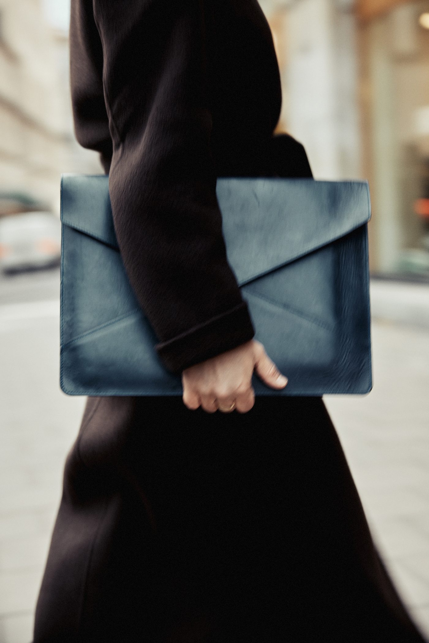 Kvinna med portfölj