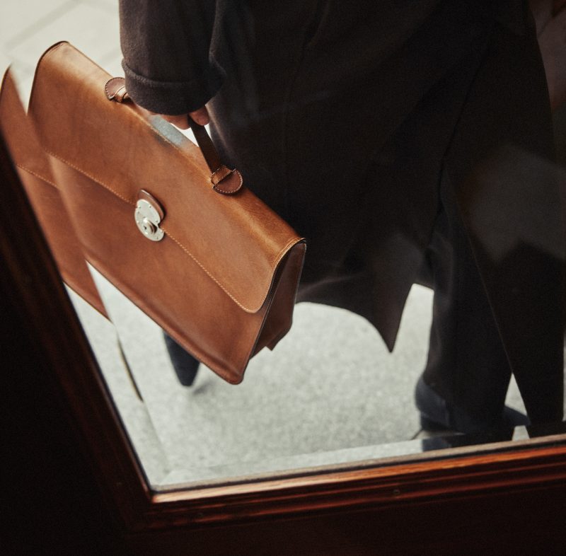 Person med en portfölj