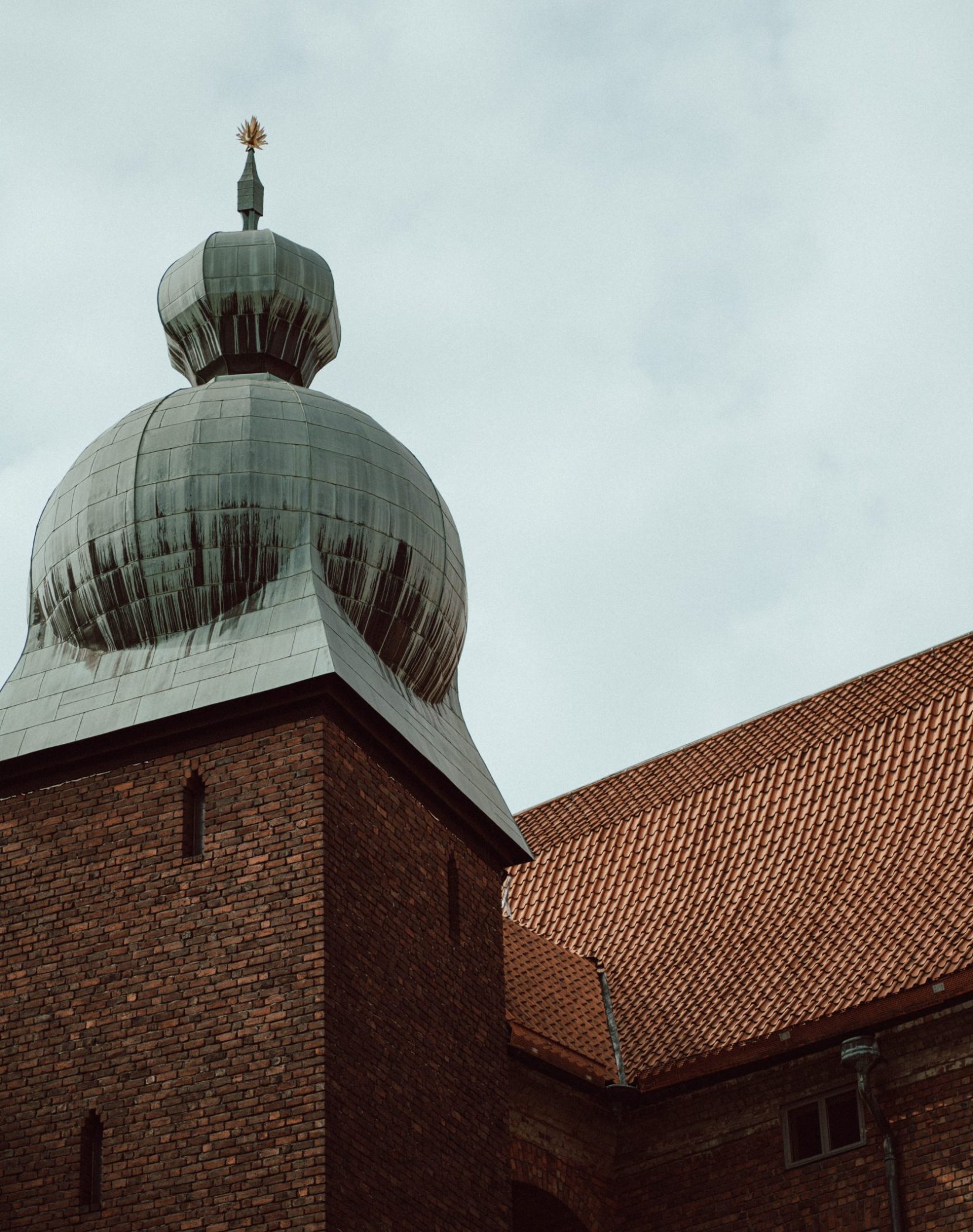 Ett torn på en gammal byggnad