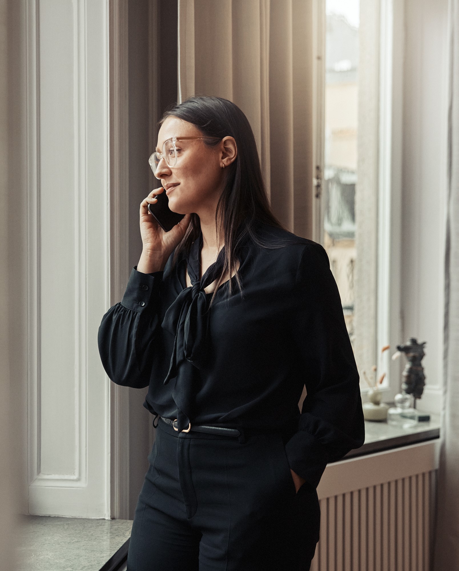 Kvinna som pratar i telefon