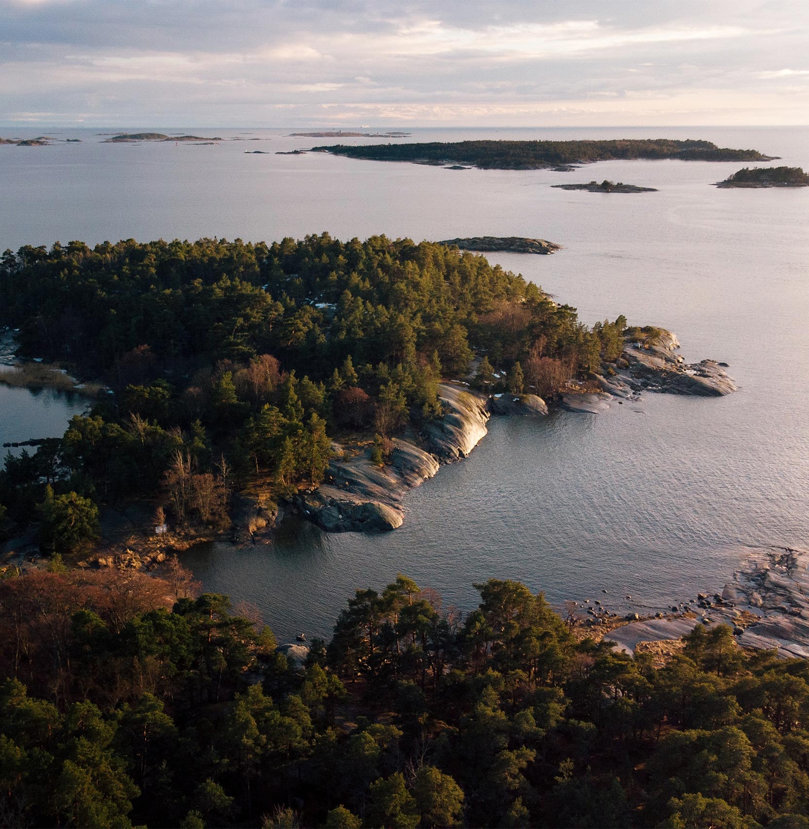 Havet vid en skärsgårdsmiljö
